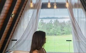Refúgio Romântico com Jacuzzi na Natureza a 10 min da Praia